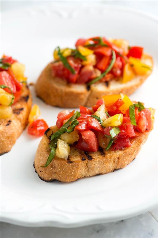 Taze domatesli tost ekmeğinin İtalyan tostu tarifi