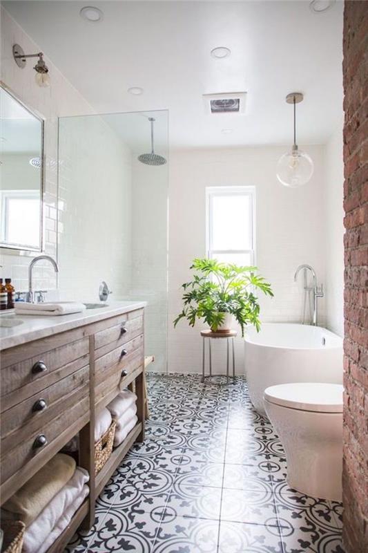 Ahşap ve metal sandalye, gri ve beyaz banyo, ahşap mobilyalar ve dekorasyon için yeşil bitkiler ile İskandinav tarzı modern banyo fikri