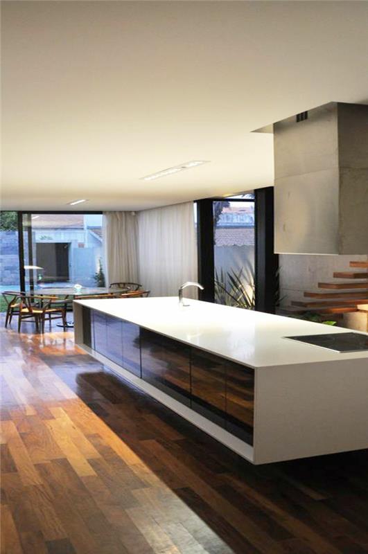 kaip atnaujinti savo virtuvės grindis su šviesiomis medinėmis grindimis-moderniais virtuvės baldais
