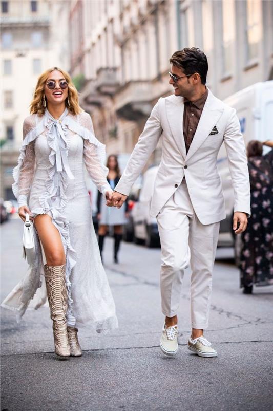 Moderni pora, balta vakarinė suknelė, ilga suknelė ir prašmatnus kostiumas su krepšiniu, kaip apsirengti šiandien