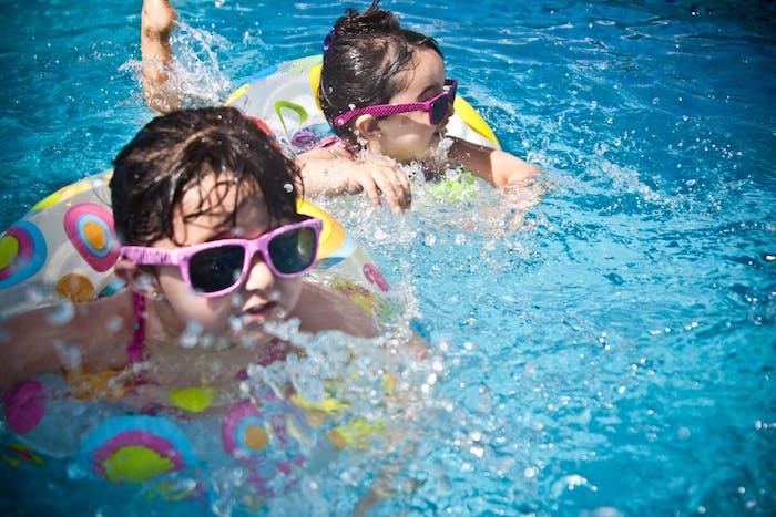 nerūpestingo plaukimo saugos patarimai, idėjos, kaip apsaugoti baseiną vaikams