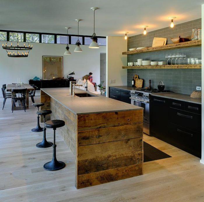 kuhinja iz recikliranega lesa-moderna-hlev-lesena-kuhinja