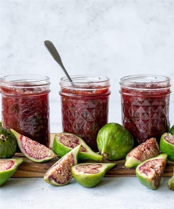 sveže figovo marmelado limonino zeleno sadje v steklenem kozarcu