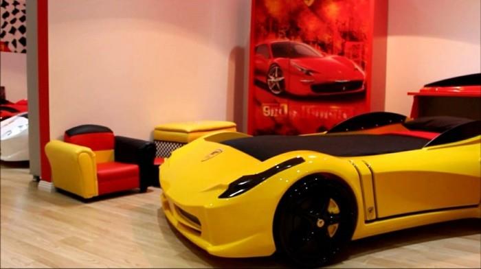 conforama-lova-automobilis-vaikas-ne vaikas-miegamasis-automobilis-deco-le-ferrari-jaune