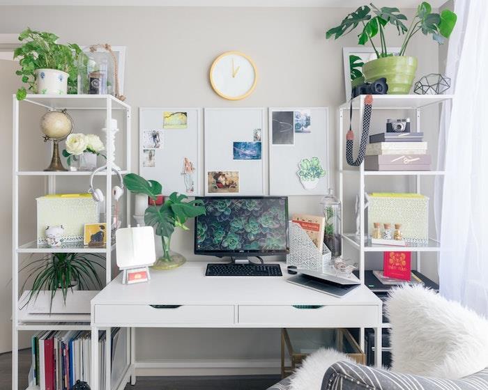 Mergaičių namų biuras, laisvai samdomi namų dekoravimo patarimai, baltas stalas ir lentynos, žali augalai