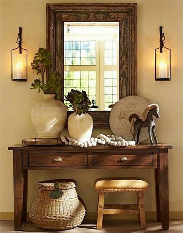 stolček v kmečkem slogu-vhodna-konzola-v-lesu-cvetje-ogledalo-nizko-lesen-stol