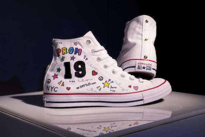 Converse za maturantski ples, bela prilagodljiva košarkarska ideja, izjemno vroči načini prilagajanja superg, najstniška košarka