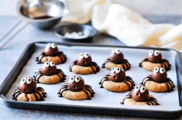 Halloween tatlı fikri, Halloween örümcek tarzı fıstık ezmeli kurabiye tarifi