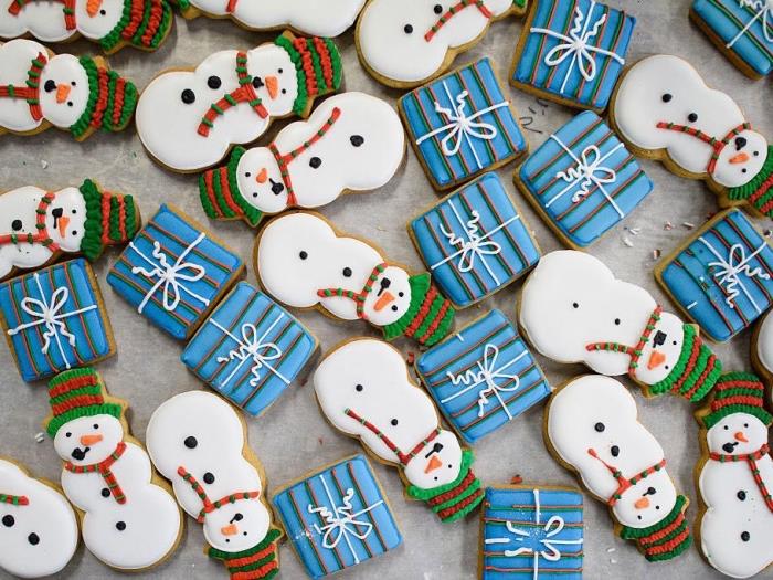 enostaven recept za božične piškote, piškote v obliki snežaka, kako okrasiti božične piškote