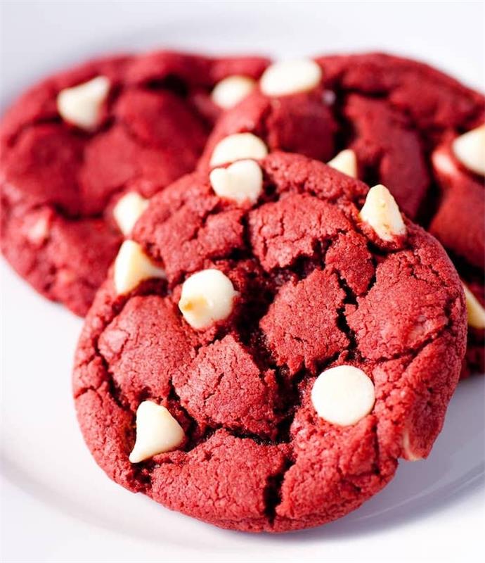 Piškotki con cioccolato bianco, ricetta per cookies, biscotti di colore rosa