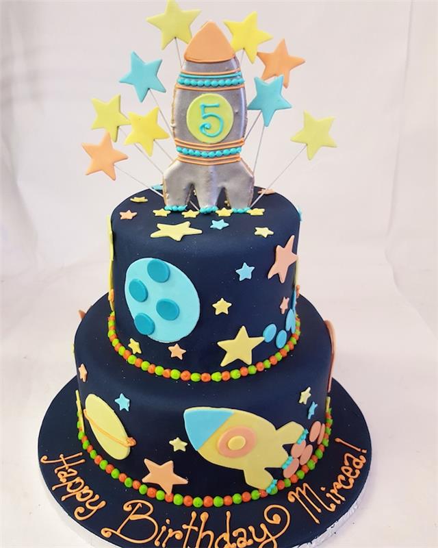 Kul ideja za rojstnodnevno torto izvirni recept za torto za rojstni dan lepa dekoracija lepa torta za astronavte