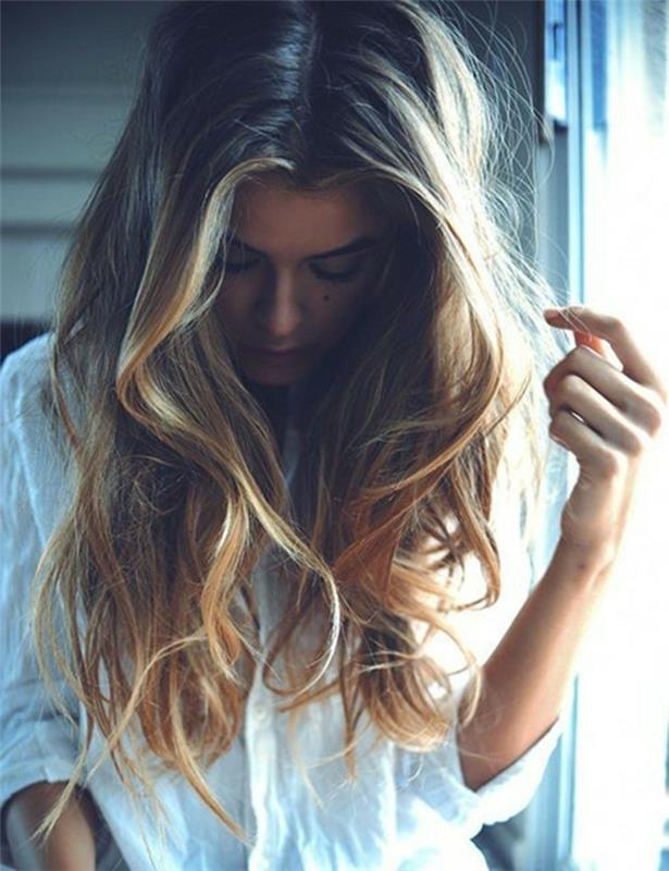 cool-balayage-honey-blond-caramel-beautiful-day-outfit