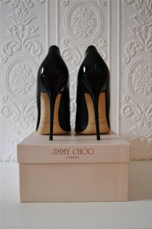 šalti kulniukai-batai-juodi-aukštakulniai-patogūs siurbliai-jimmy-choo