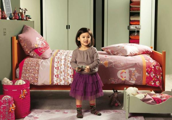 havalı-çağdaş-kız-yatak odası-pembe-gri-dekorasyon