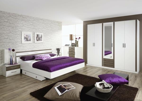 šaunus dizainas jūsų miegamajam ir vėliavos purpurine spalva