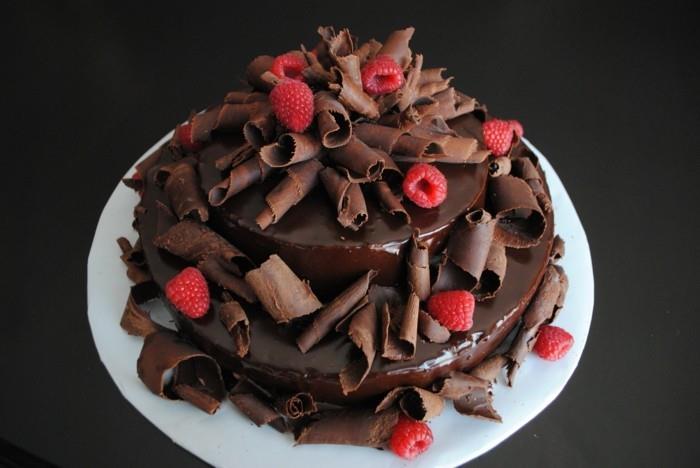 šauni idėja-šokoladinis pyragas-lengvas-šokoladinis-fondantas-tortas-grindyse