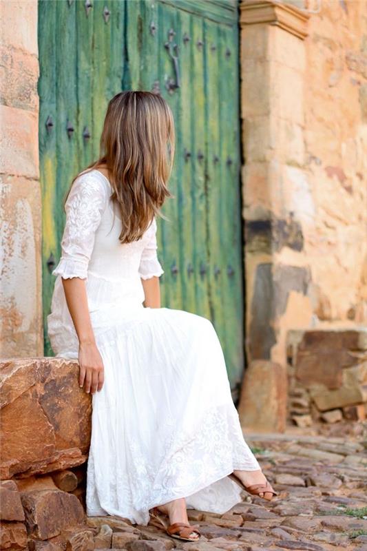 Ilga suknelė balta hipis prašmatni ilga suknelė kaip rengtis vasaros aprangos idėja ilgos suknelės vidurio ilgio rankovės