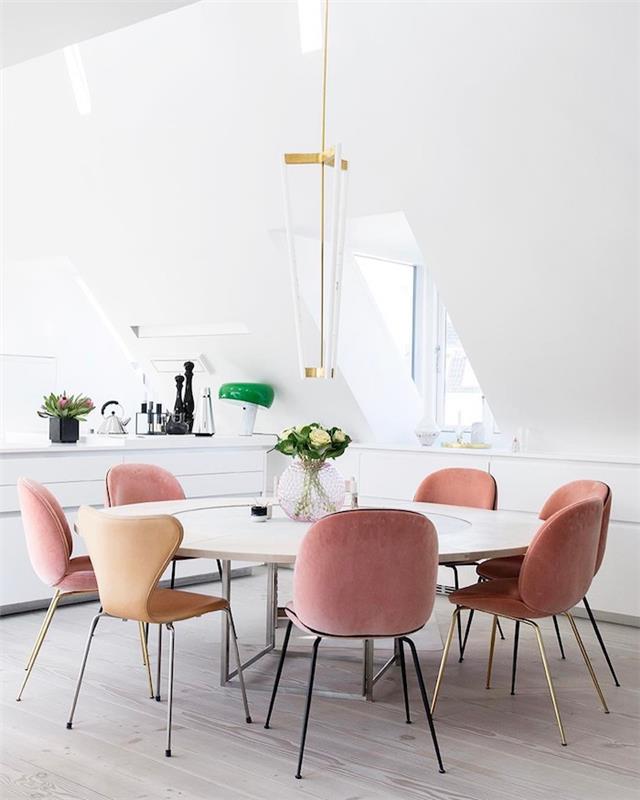 Yemek odası sandalyeleri yuvarlak yemek masası pembe sandalyeler iskandinav dekoru gül ağacı rengi toz pembe dekor tasarımı