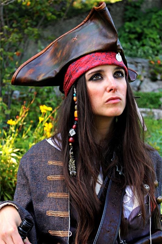 ženski piratski kostum z usnjenim klobukom, šarmantnimi ključavnicami in piratskim ličilom s črnim svinčnikom, kostum jack sparrow za ženske