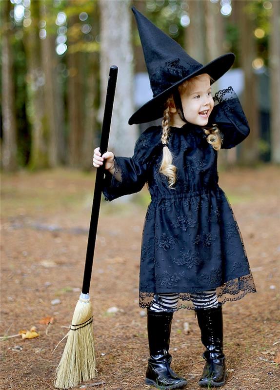 küçük kız için cadı kostümü, siyah dantel elbise, cadı şapkası, kız çocuk örgüleri, siyah çizmeler, süpürge