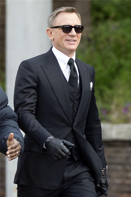 črna obleka moški tuxedo james bond daniel craig