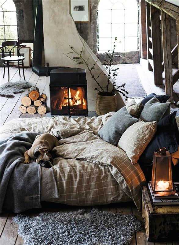 Udobna posteljna spalnica s psom v postelji, deko -kamin, čakalnica, kmečka gorska dekoracija