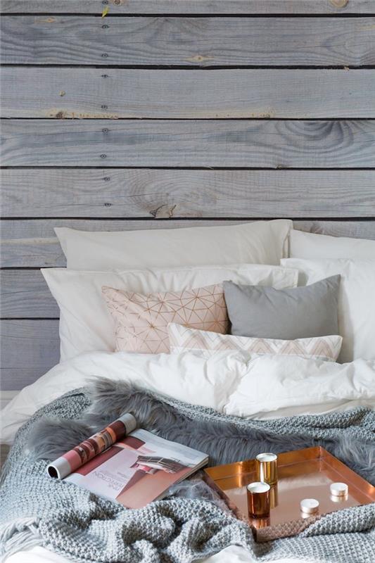Udoben posteljni kotiček, barvna povezava s sivo, sivo spalnico, revija za branje v postelji, miza z bakrenimi svečami