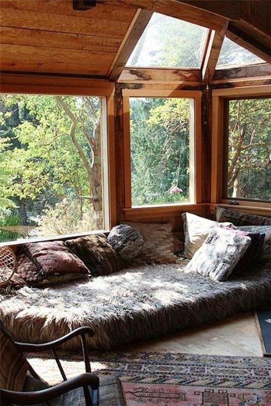 rahat-ahşap-veranda-vintage-tasarım-yastıklar
