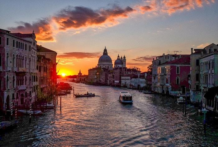 Gün batımında Venedik, şehirde İtalya doğa görüntüsü, tumblr duvar kağıdı görüntüsü indir