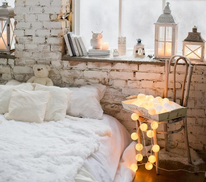 kambario spalva mergaitei 16 metų dekoro kokonuojančios lovos pagalvė balta dirbtinio kailio medžio kėdė senovinis žibintas
