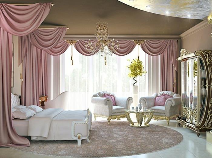 boudoir spalnica, pepelnato roza zavese, bela postelja, okrogla preproga, damastni naslanjači, veliko okno