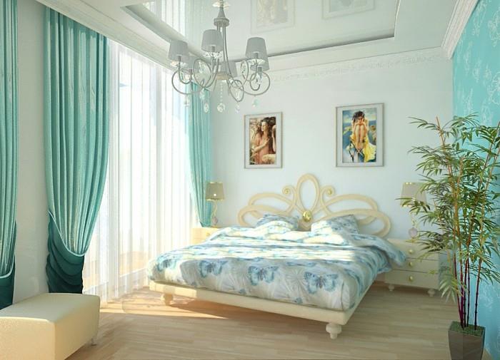 ideja za barvo spalnice, parket iz svetlega lesa, dolge turkizne zavese, kristalni lestenec