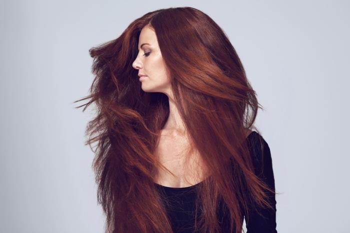 natūralūs kaštoniniai plaukai, grožio procedūra ilgiems ir sveikiems plaukams, natūralus raudonai rudas atspalvis