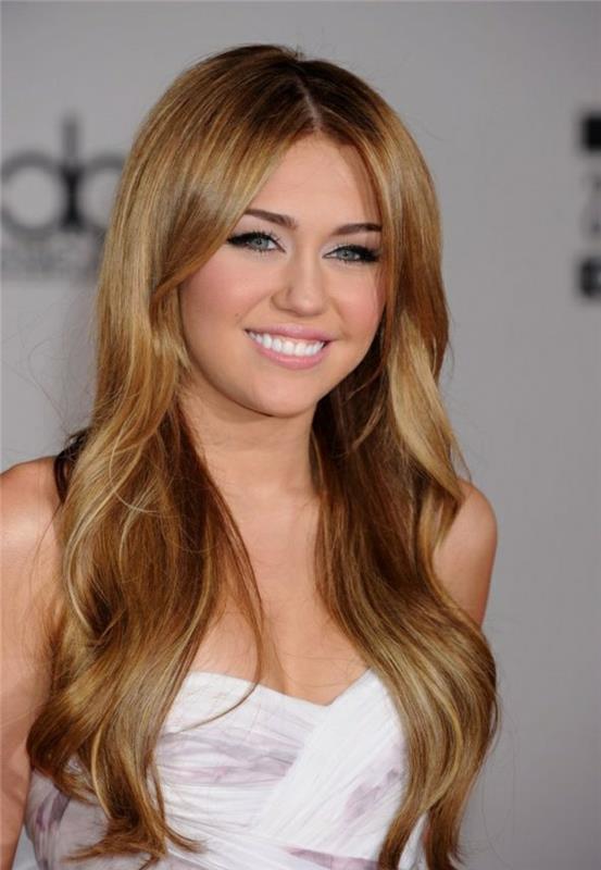 temno-blond-barva-las-miley-cirus