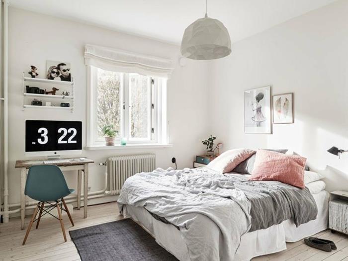 bela stena, siva preproga, roza, sivo -bela posteljna garnitura in blazine, delovno območje, lesena miza, skandinavski zeleni stol, svetel parket, dekoracija sten