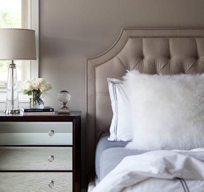 taupe gri yatak odası örneği ve renk kombinasyonlu yatak