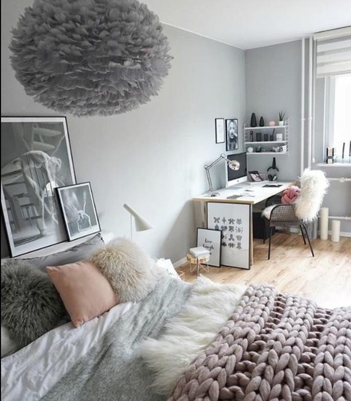 biserno siva barva sten, siva, bela in roza posteljnina, rožnati kariran, delovno območje v skandinavskem slogu, svetel parket, dekoracija spalnice za deklice