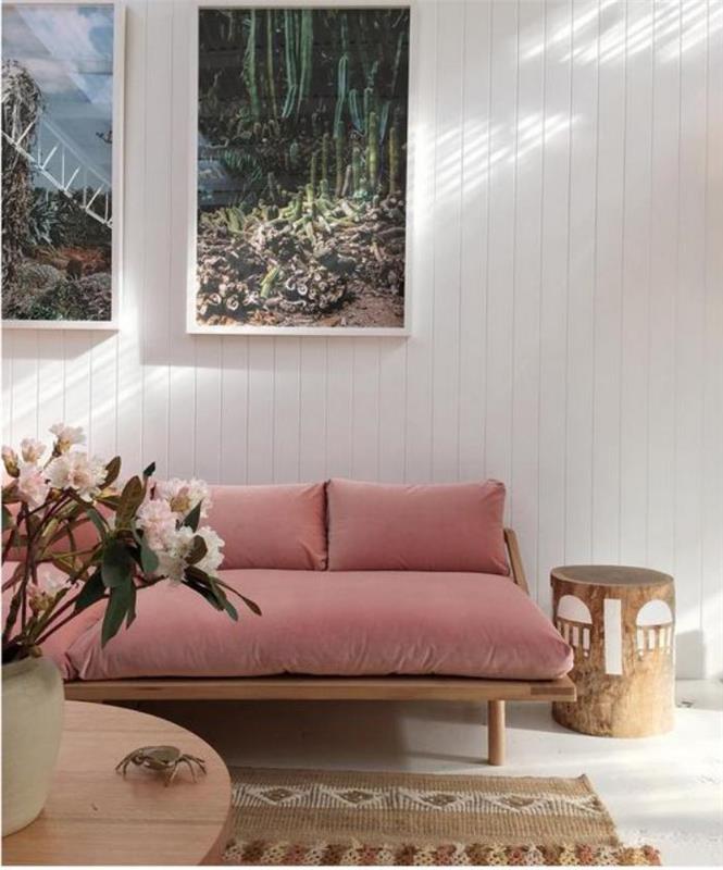 renkli-toz-pembe-eski-kanepe-ahşap-ve-tekstil