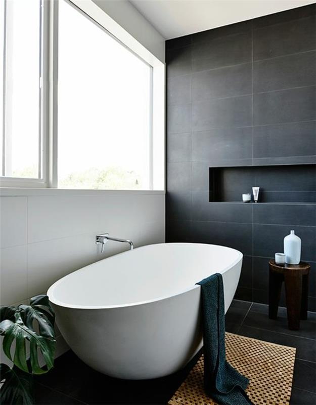vonios kambarys-spalva-balta-juoda-didelis-langas-grindys ir siena-juodos plytelės