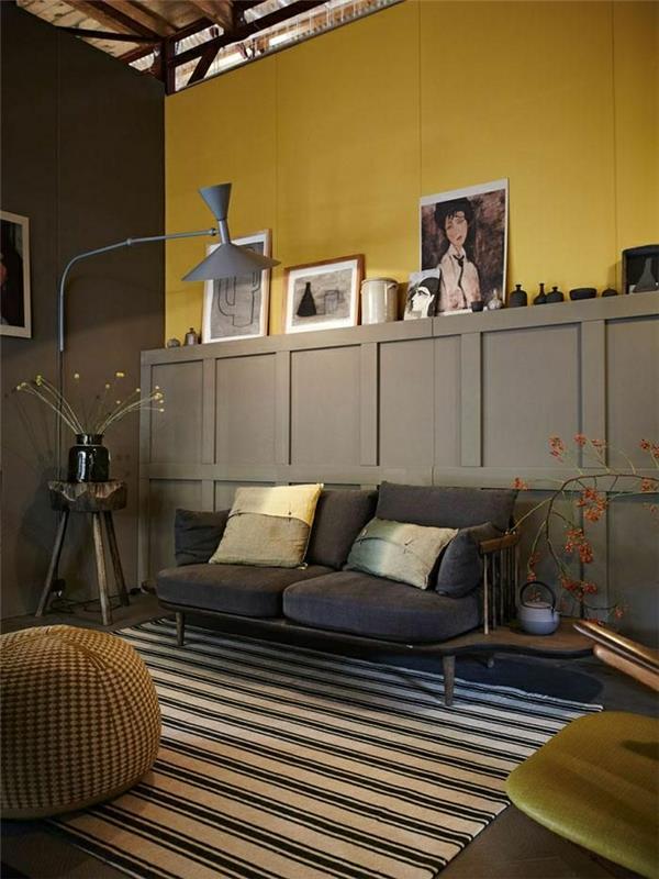 taupe-barva-rumena-stena-notranjost-dom-deco-dnevna soba-črtasta preproga-bralna svetilka