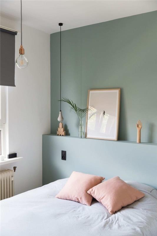 trendovska barva pastelno zelene barve za majhno spalnico barve 2 nasprotni steni v beli in zeleni barvi