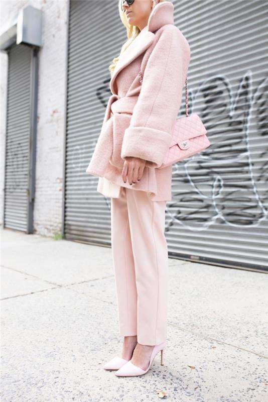 2019 kışı için pastel pembe toplam görünüm, pembe tonlarda ve topuklu ayakkabılarda kadın için klas kıyafet fikri,