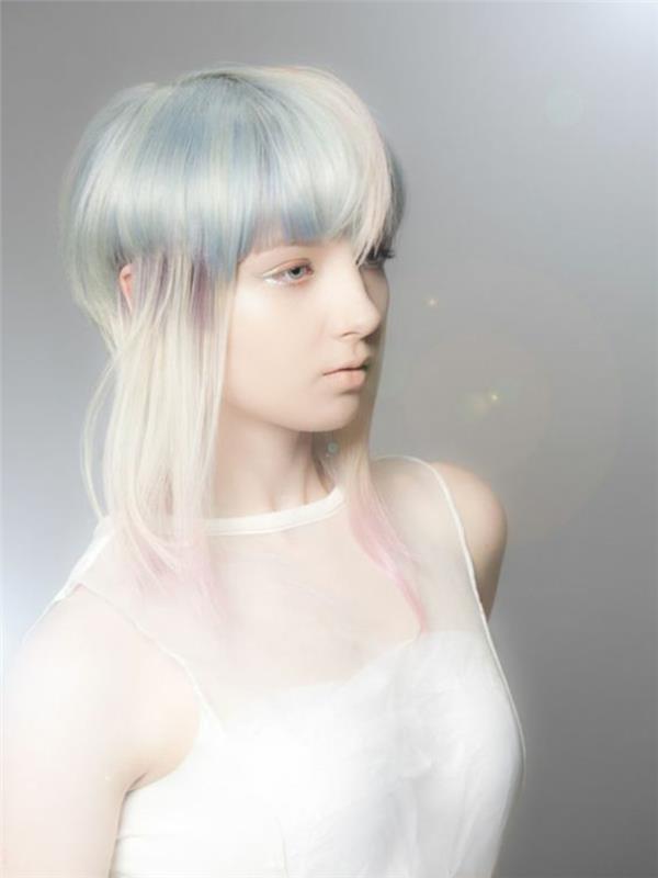 kratka frizura za ženske z belkastim in sivkastim podtonom v obliki nadnaravnega ženskega šarma meduze