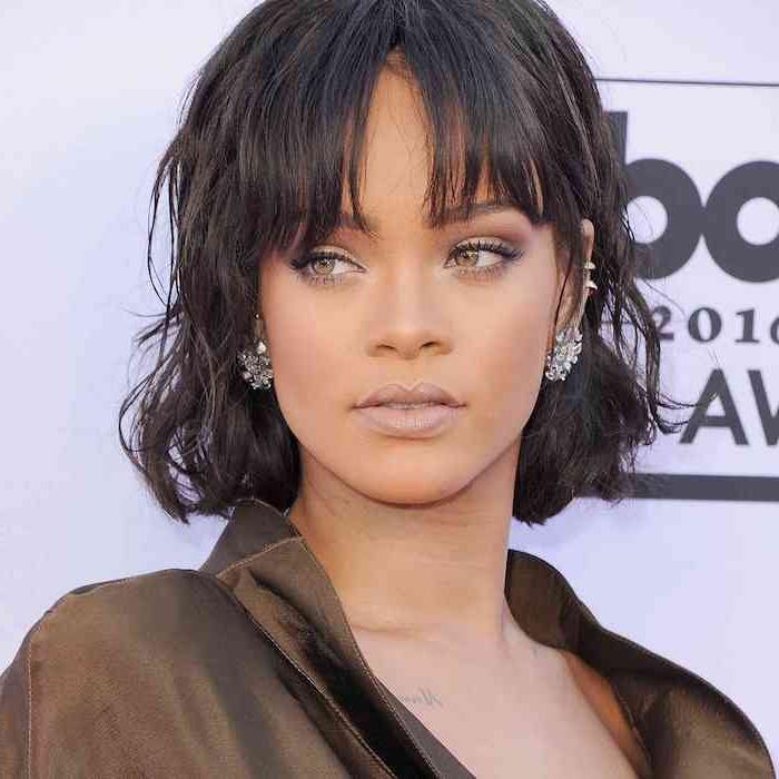 kvadratni izrez s kakavovo zaveso šiška rihanna večerna obleka