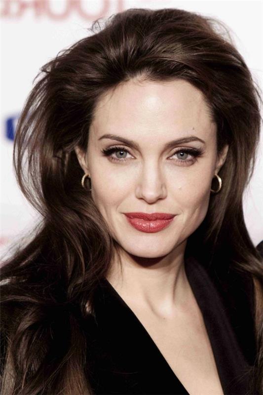 2014-2015-angelina-jolie-haircut-woman