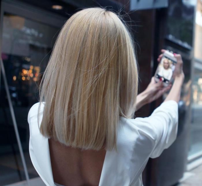 dolga bob, dolga ravna pričeska, modna blondinka za barvanje las, model bele obleke z golim hrbtom