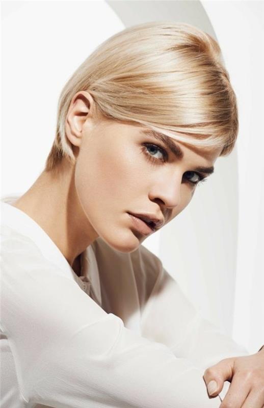 short-cut-trend-atspalvis-platinos blondinė