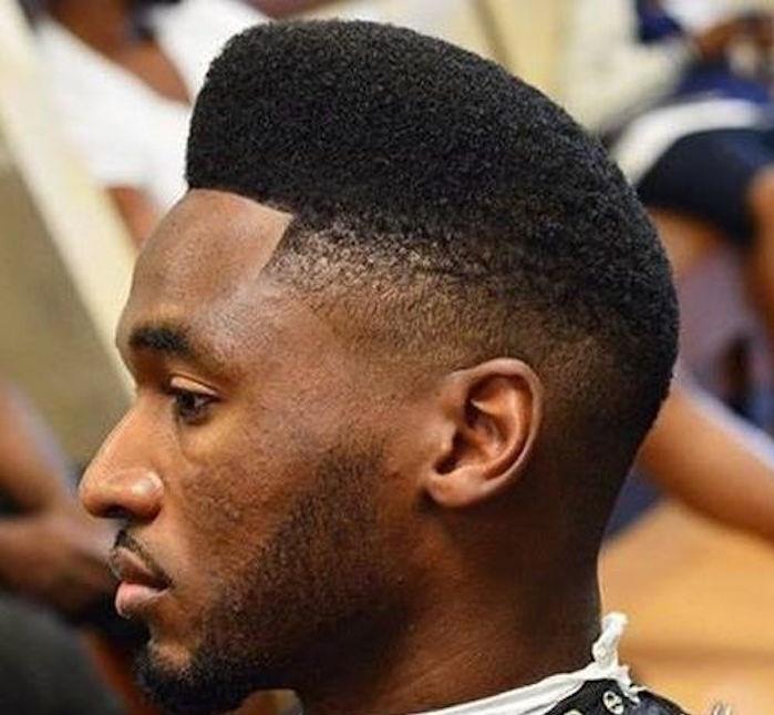 erkekler için siyah afro vintage solmaya saç kesimi
