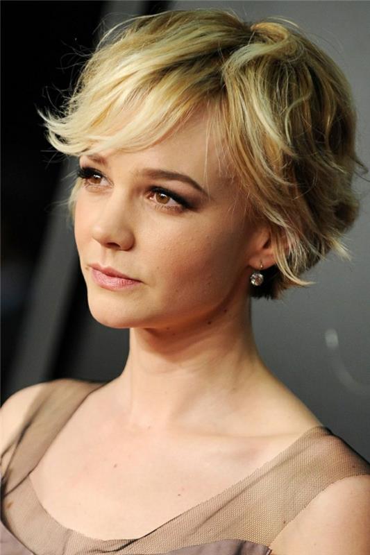 trumpo kirpimo moteris, madinga Carey Mulligan šukuosena, dieninis makiažas rudos akys