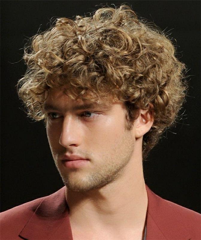 genç erkek saç modeli darmadağınık penye efekti, kıvırcık saçlı erkekler için orta saç kesimi
